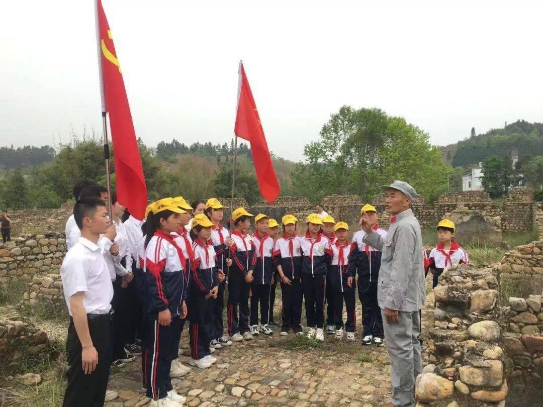 月入不到一千真的也能生活的很好吗？游戏画面