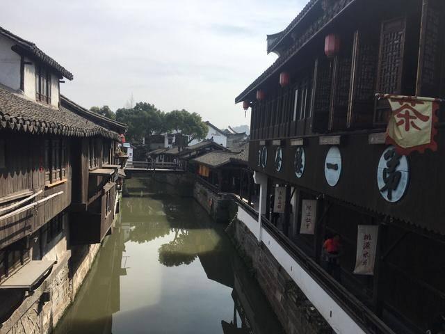 杨幂带货实力太强，身穿千元中式现身二次联排，品牌认证同款卖疯